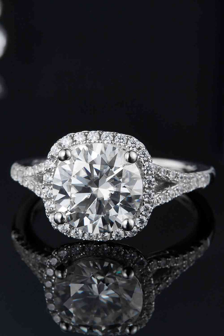 Stunning 3 Carat Moissanite Halo Ring for Elegance
