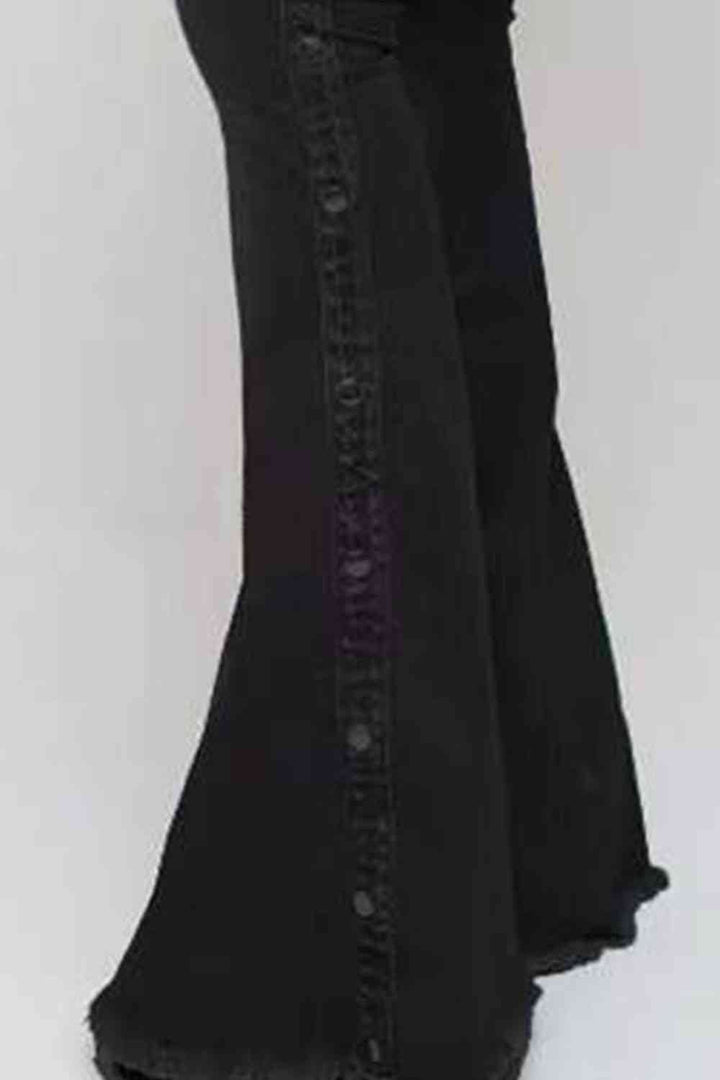 Chic Button-Detail Flare Denim Jeans for Stylish Outfits