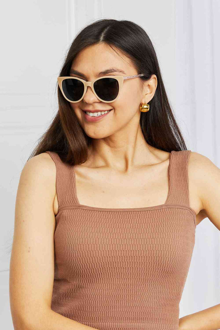 Chic Cat-Eye Fashion Sunglasses with Acetate Frames