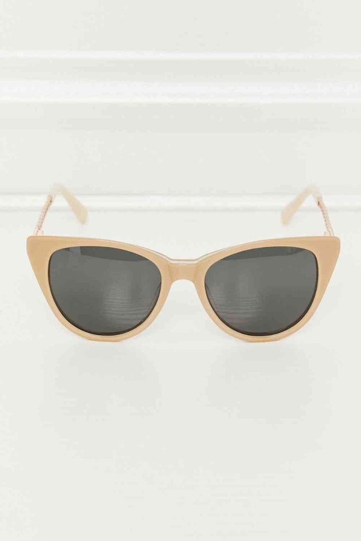 Chic Cat-Eye Fashion Sunglasses with Acetate Frames