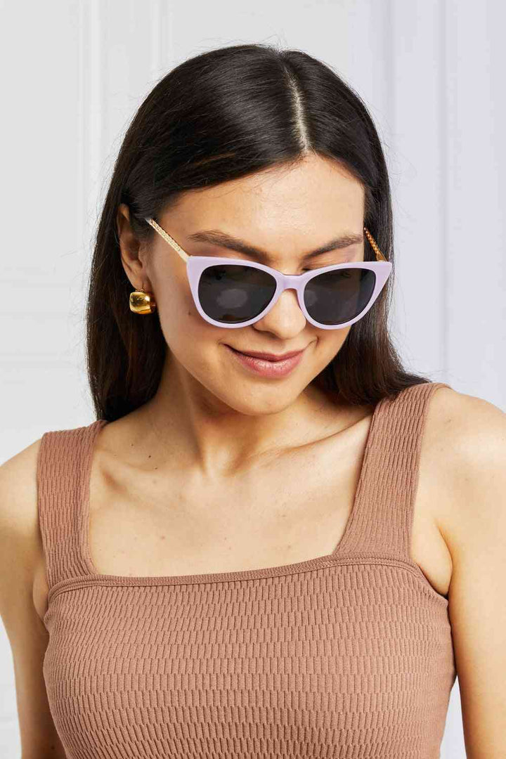 Chic Cat-Eye Fashion Sunglasses with Acetate Frames
