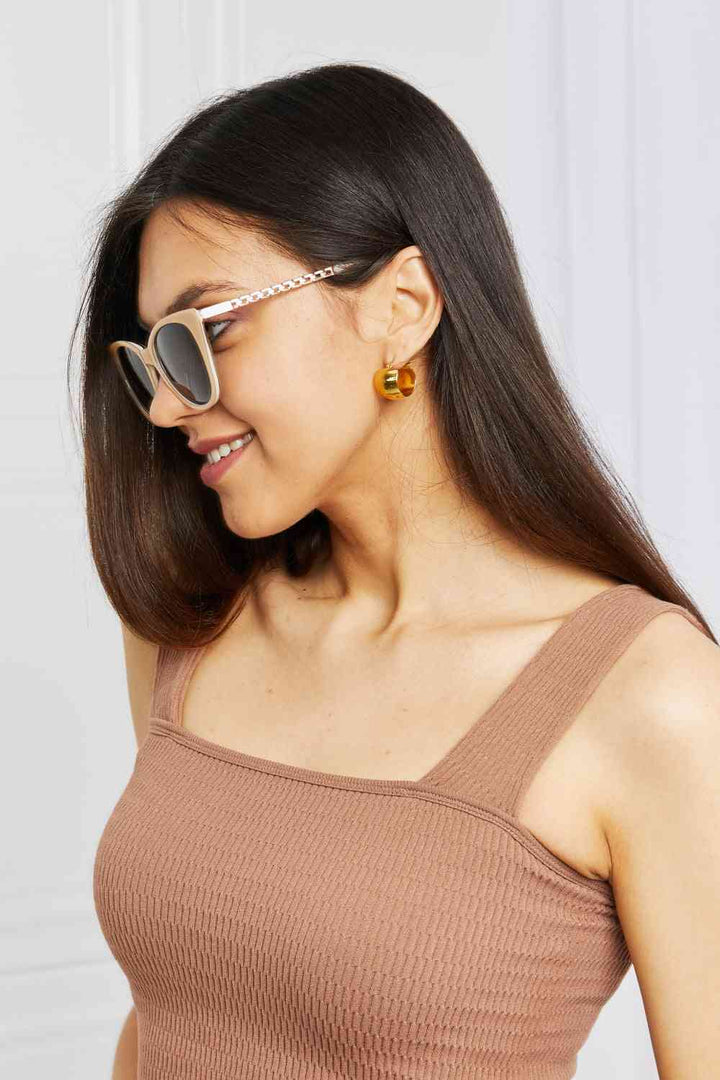Chic Cat-Eye Fashion Sunglasses with Acetate Frames