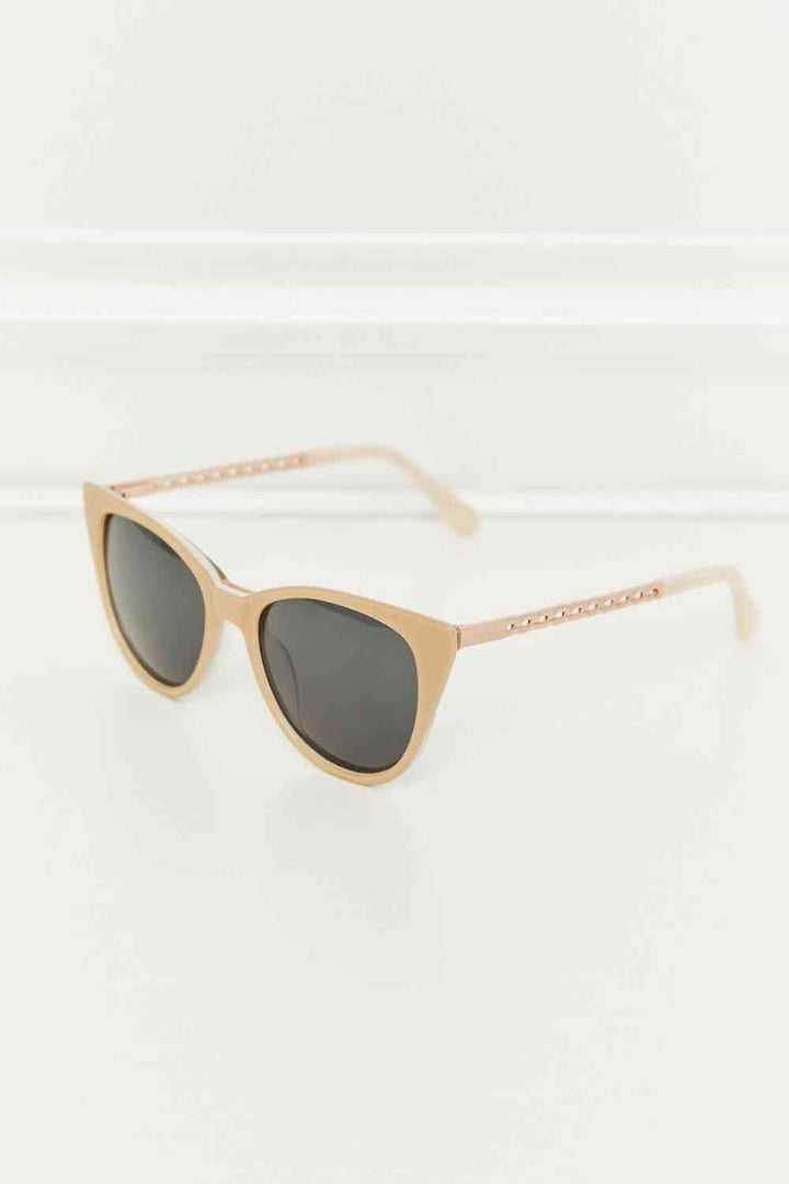 Chic Cat-Eye Fashion Sunglasses with Acetate Frames