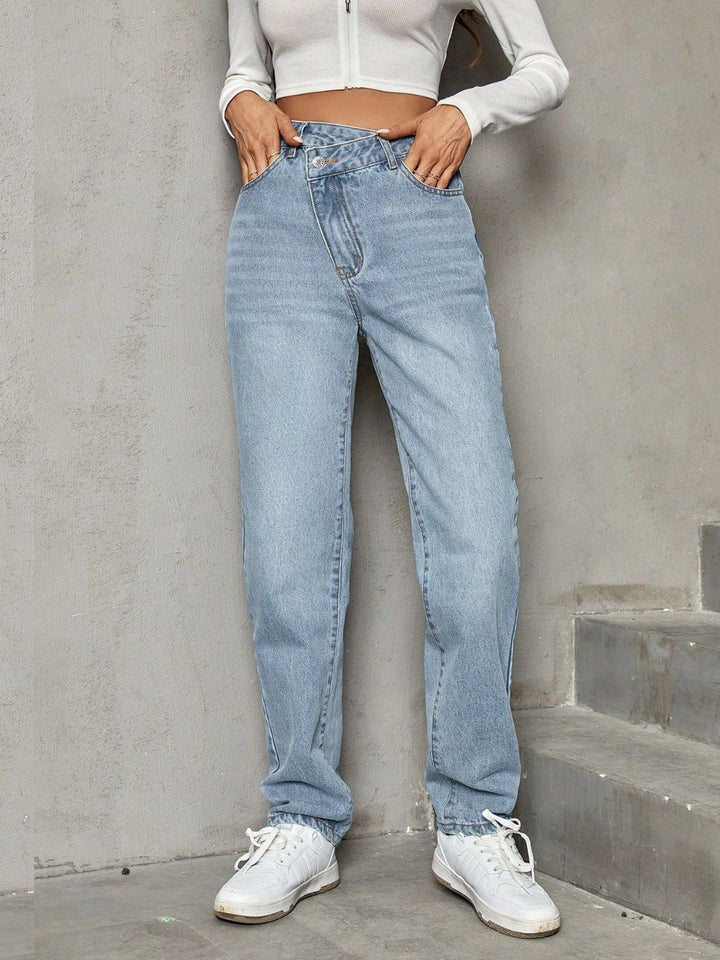 Asymmetric Waist Jeans with Pockets for Stylish Comfort