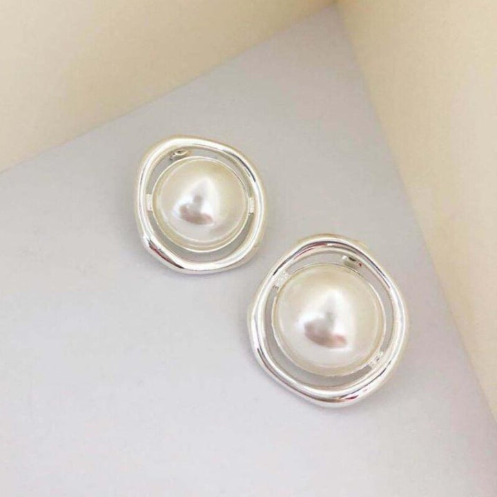 Simulated Pearl Earrings Vintage Temperament French Design Metallic Stud