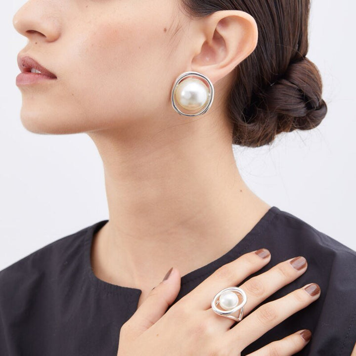 Simulated Pearl Earrings Vintage Temperament French Design Metallic Stud