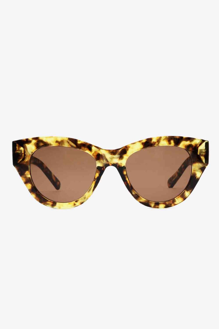 Chic Tortoiseshell Wayfarer Sunglasses with UV400 Protection