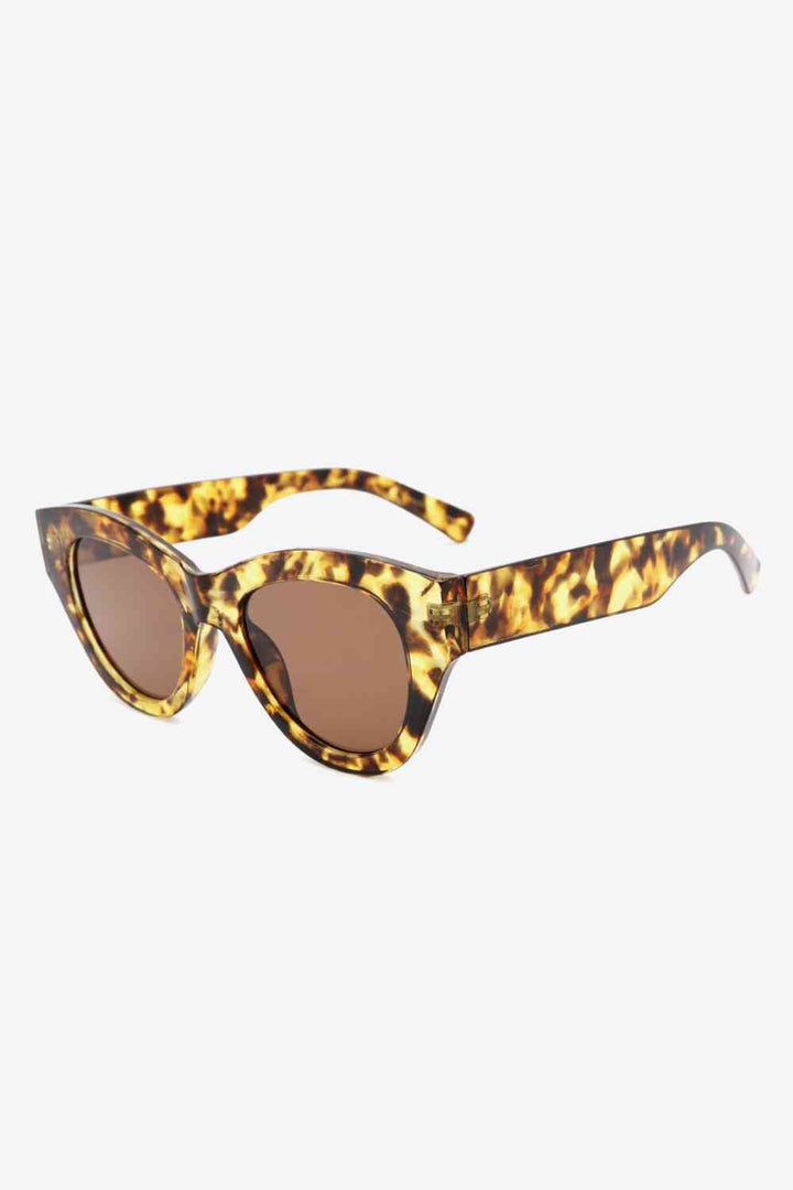 Chic Tortoiseshell Wayfarer Sunglasses with UV400 Protection