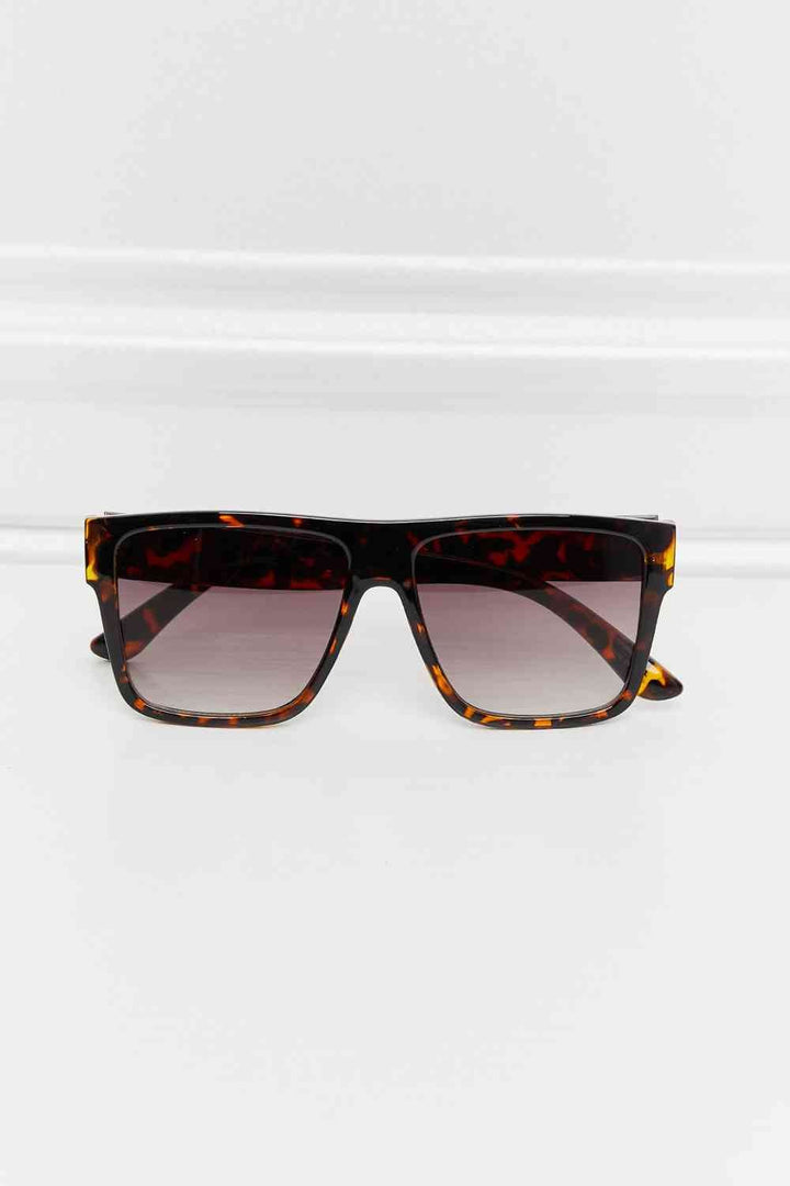 Chic Tortoiseshell Square Sunglasses with Full Rim