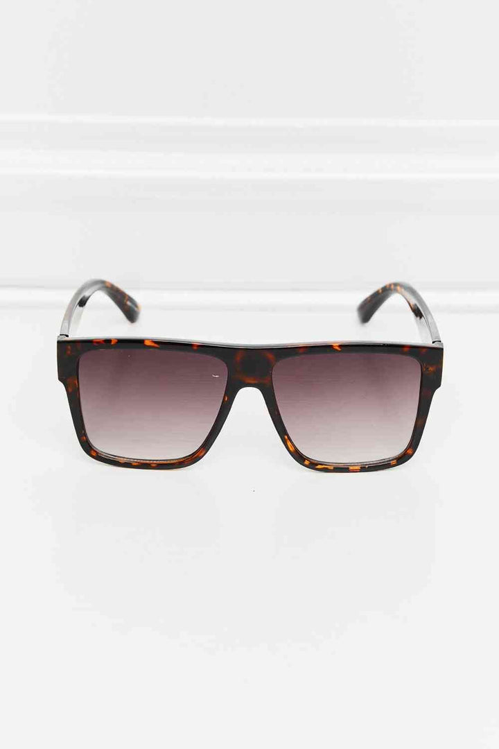 Chic Tortoiseshell Square Sunglasses with Full Rim
