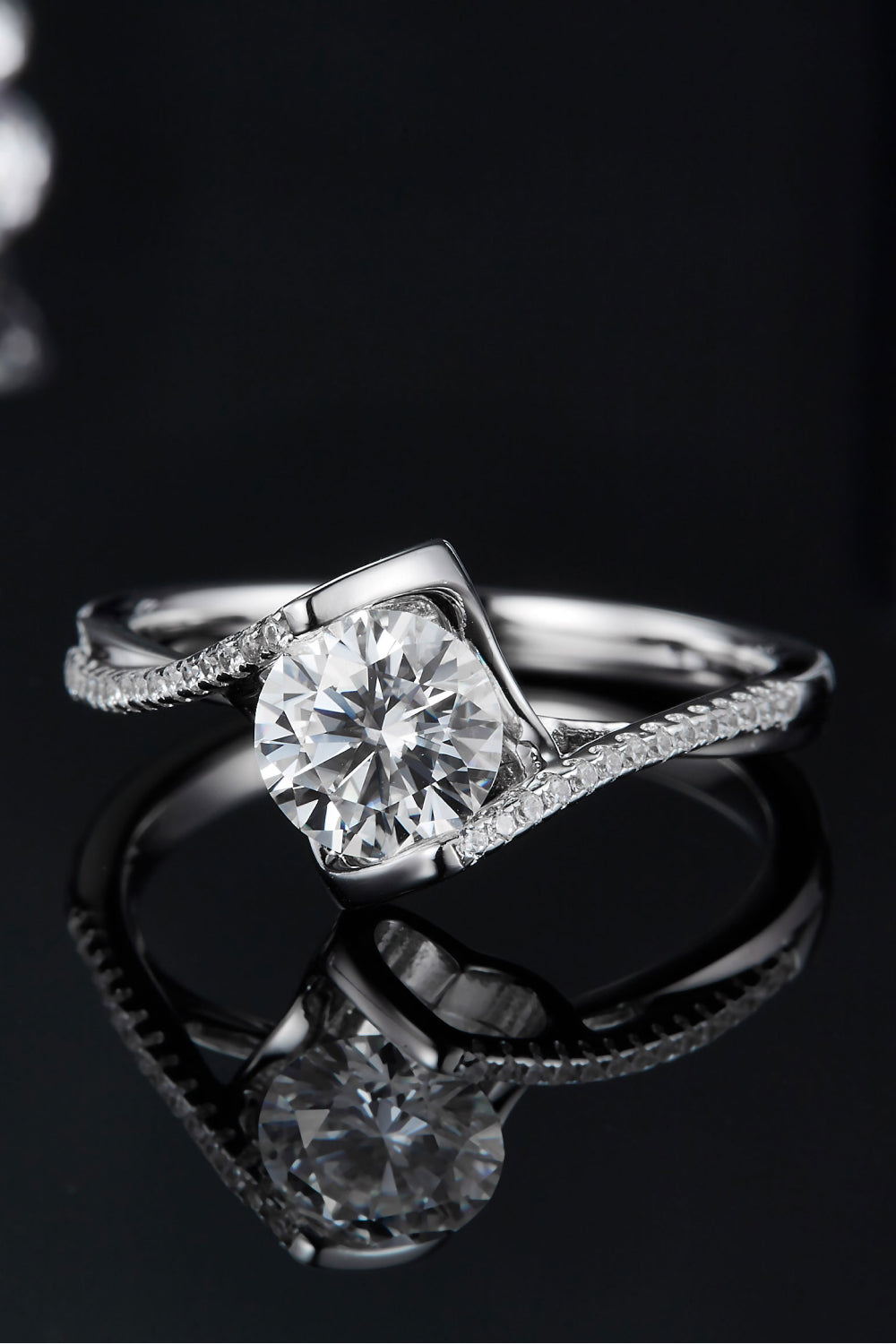 1 Carat Moissanite 925 Sterling Silver Twisted Ring Design