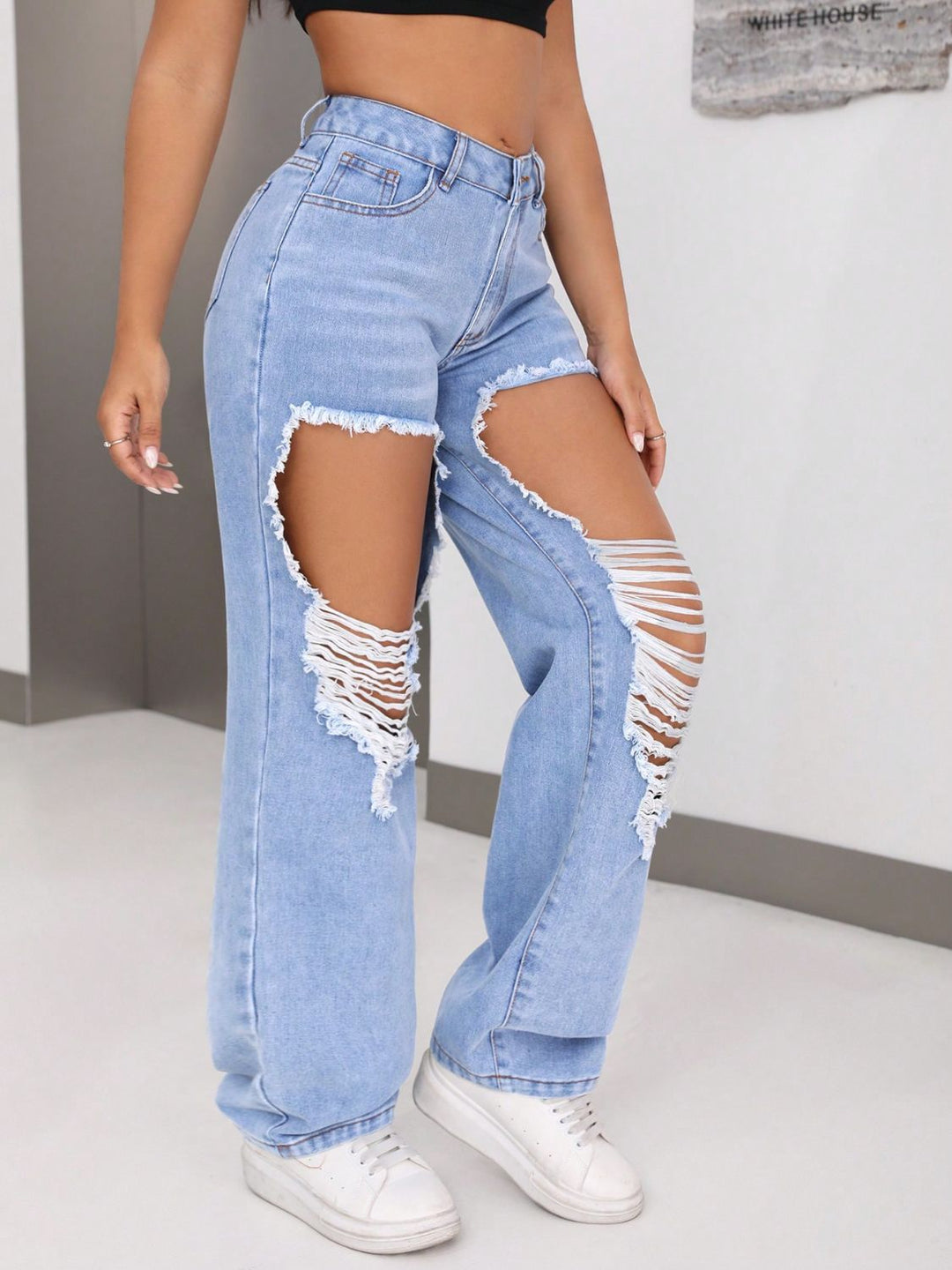 Stylish Distressed Denim Jeans with Pockets