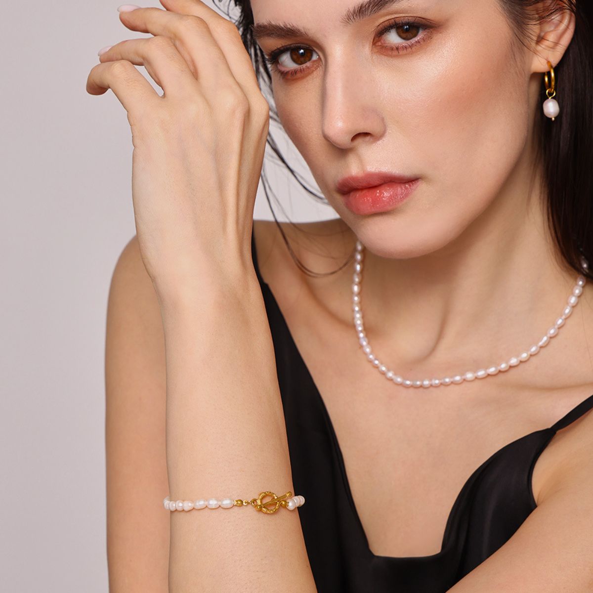Freshwater Pearl Necklace Bracelet And Earrings 4 Piece Jewelry Set Timeless Elegance For Any Occasion Gift