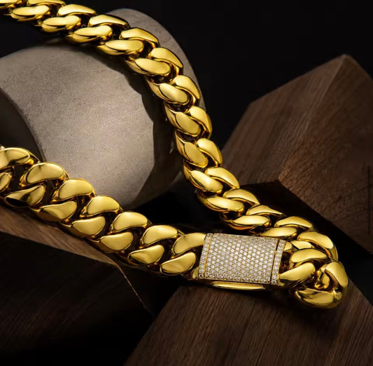 14mm gold Cuban link chain close-up