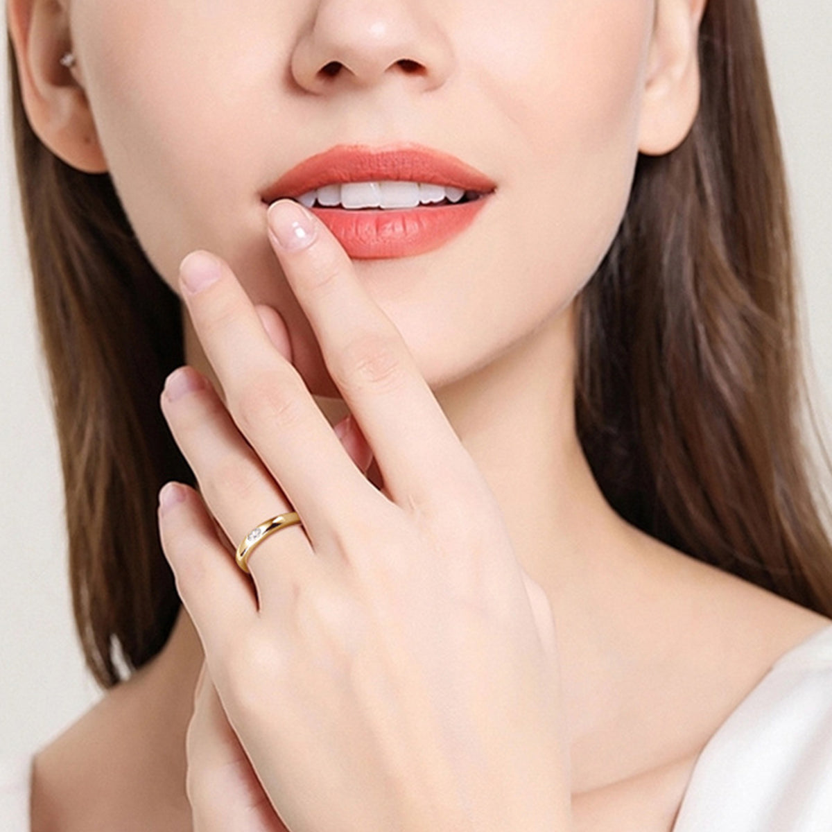 Elegant 925 Sterling Silver Inlaid Moissanite Ring