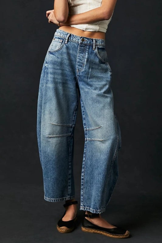 Chic High-Waisted Wide Leg Jeans with Convenient Pockets
