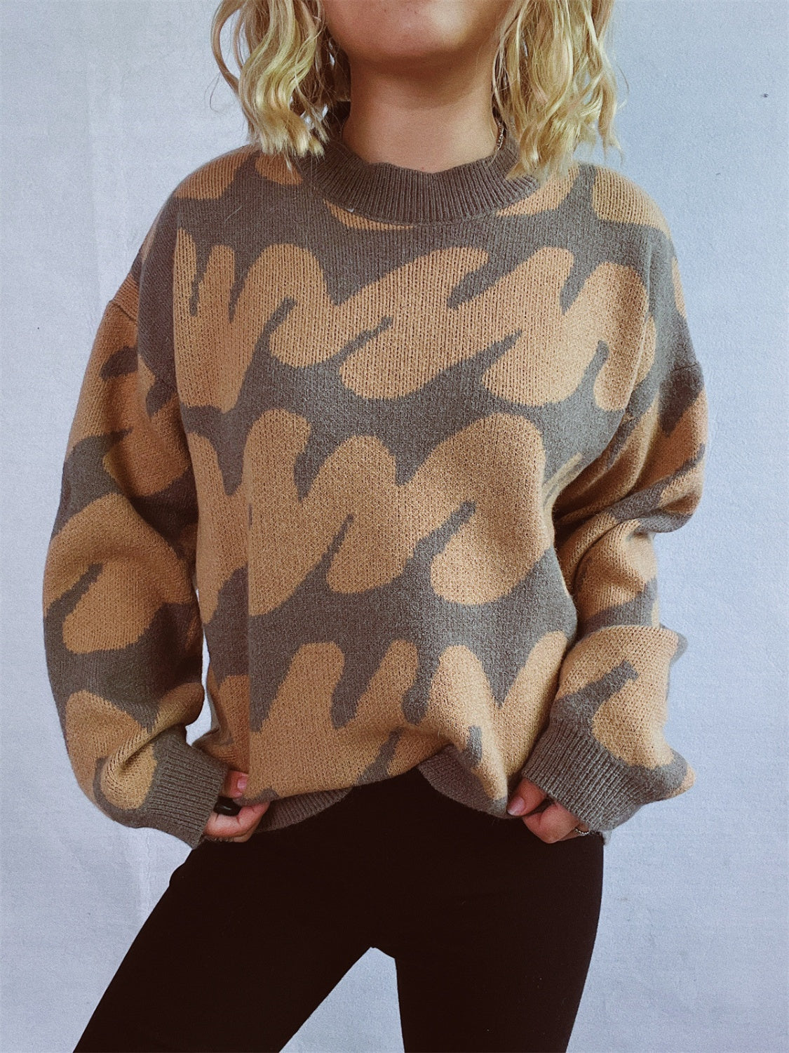 Chic Two-Tone Long Sleeve Knit Pullover for Stylish Comfort