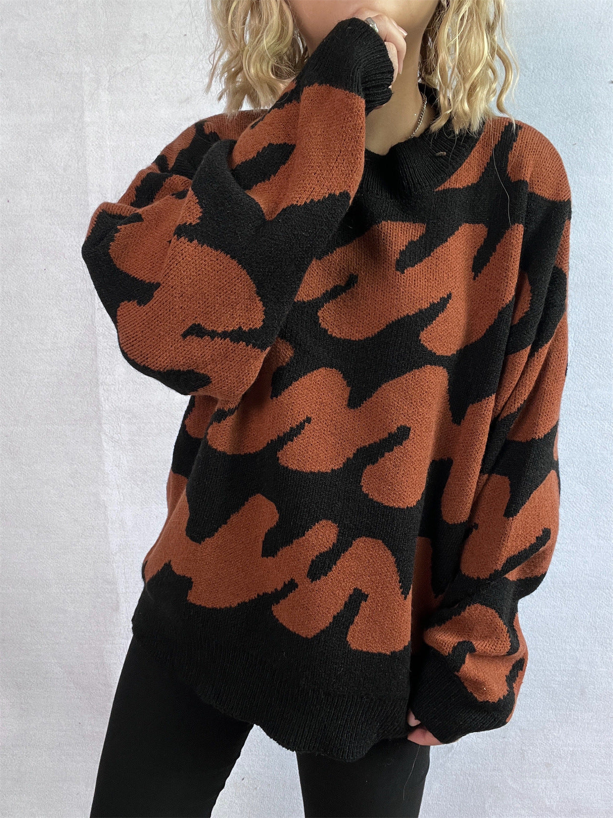 Chic Two-Tone Long Sleeve Knit Pullover for Stylish Comfort
