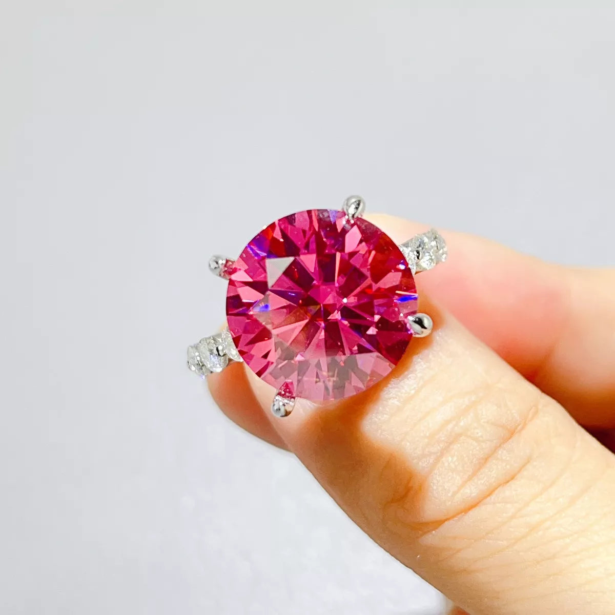 10 Carat 925 Sterling Silver Moissanite Round Cut Ring