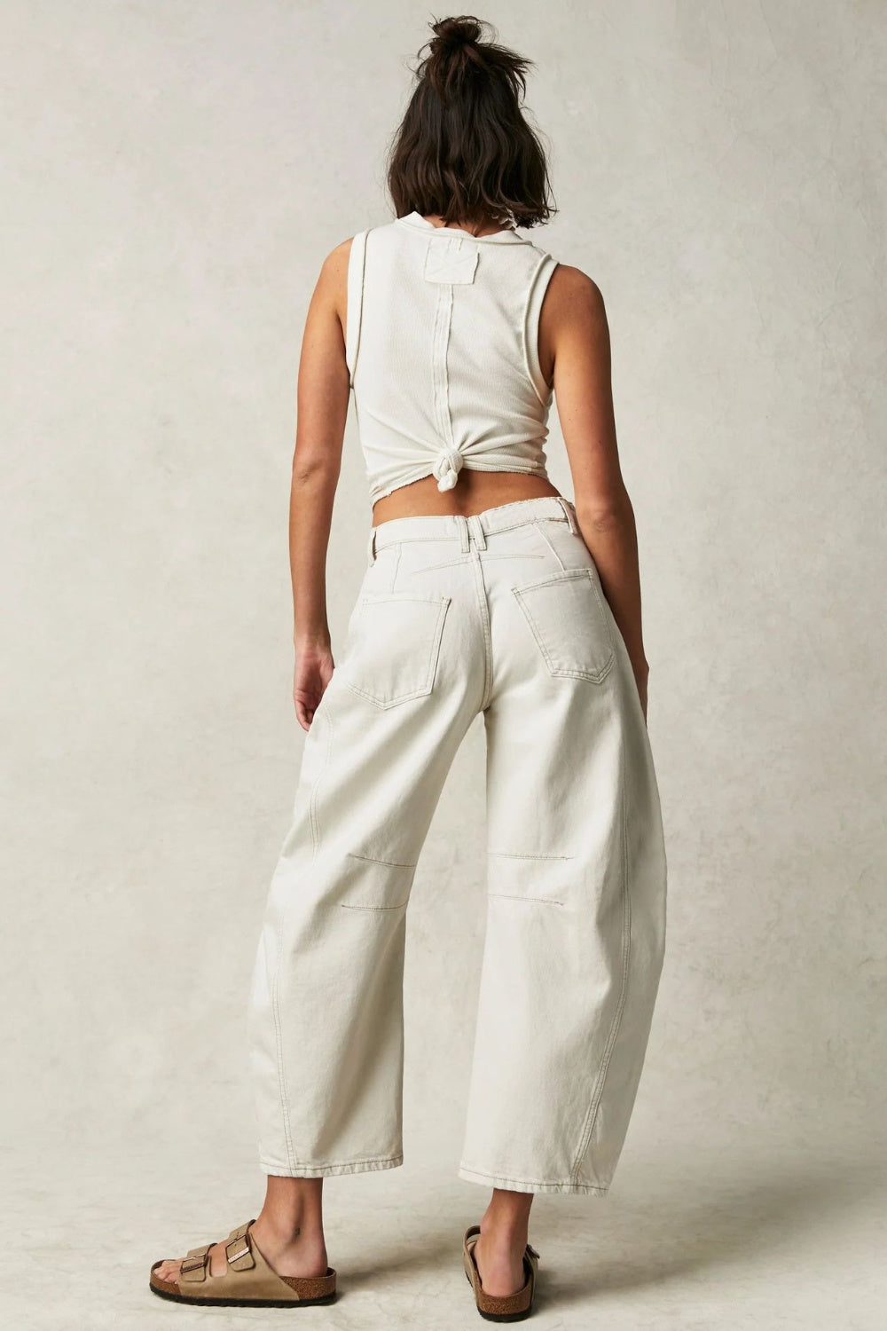 Chic High-Waisted Wide Leg Jeans with Convenient Pockets