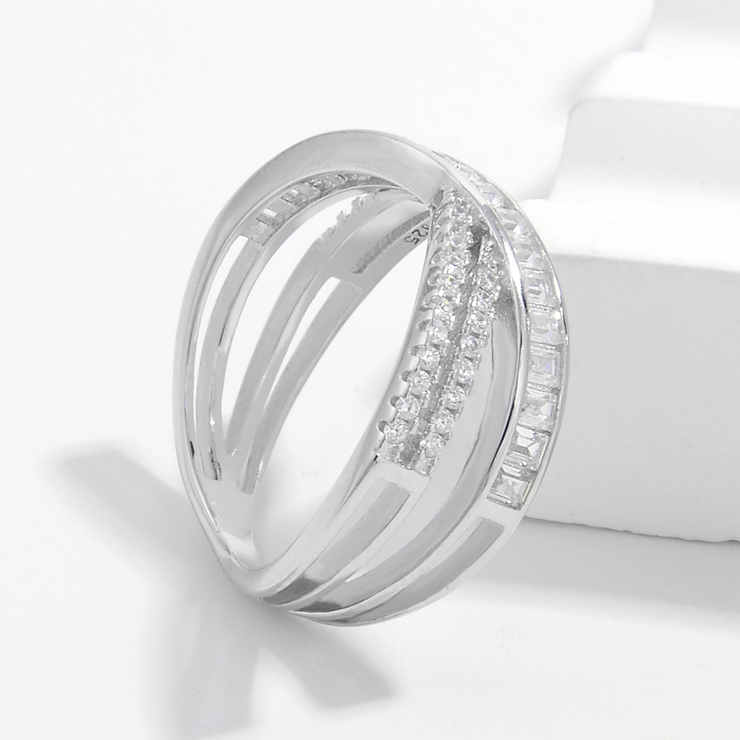 X Shape Inlaid Zircon 925 Sterling Silver Ring for Elegance