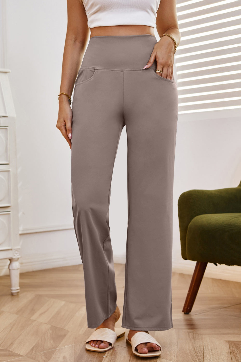 Chic High Rise Wide Leg Trousers with Convenient Pockets