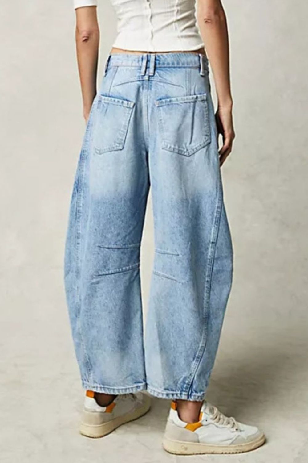 Chic High-Waisted Wide Leg Jeans with Convenient Pockets