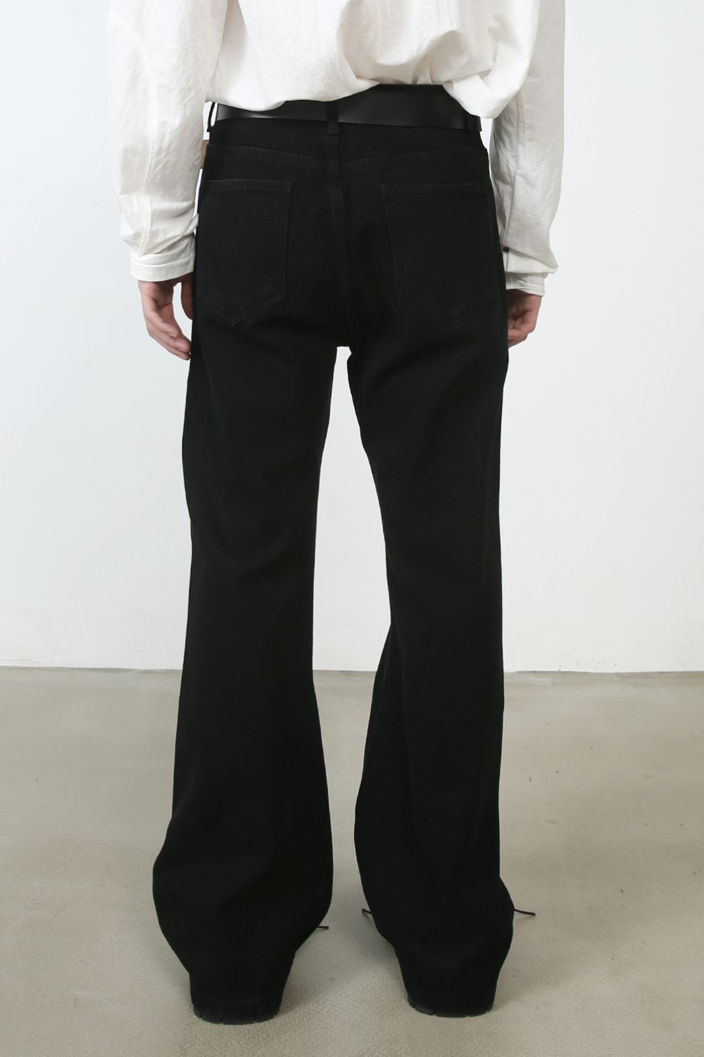 Men's Mid Rise Jeans with Pockets for Everyday Comfort