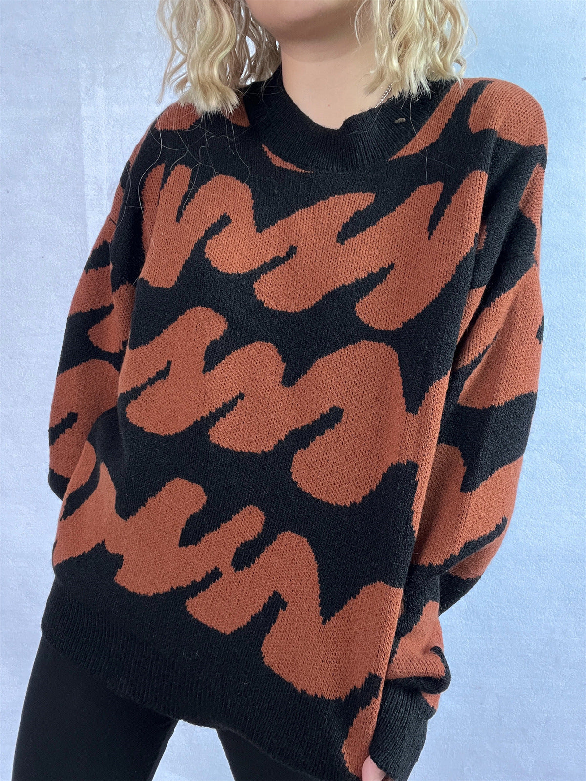 Chic Two-Tone Long Sleeve Knit Pullover for Stylish Comfort