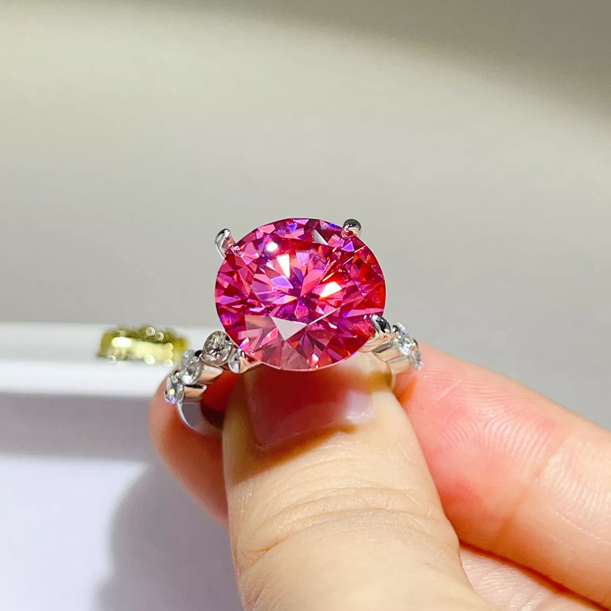 10 Carat 925 Sterling Silver Moissanite Round Cut Ring