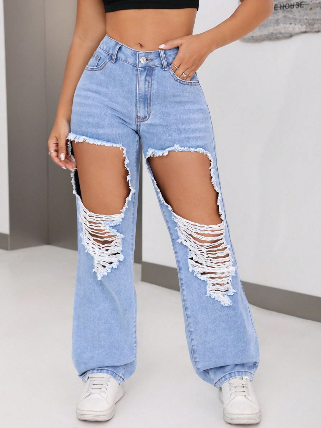 Stylish Distressed Denim Jeans with Pockets