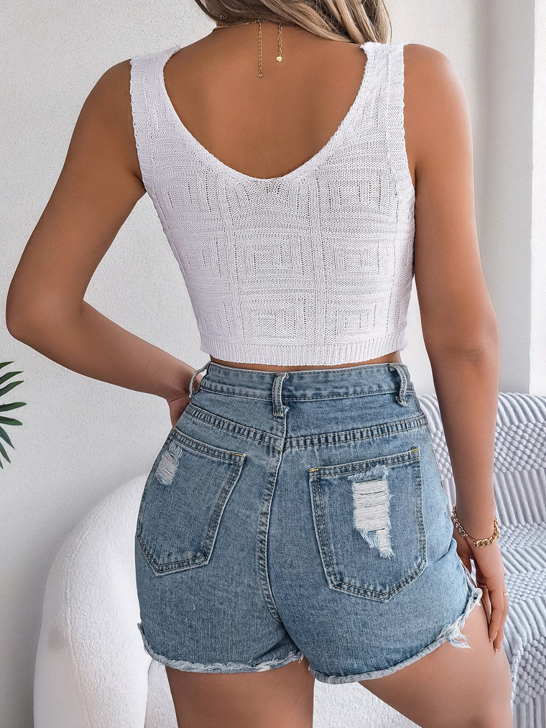 Chic Twisted V-Neck Knit Sweater Vest for Effortless Style