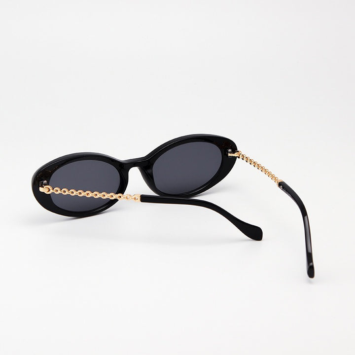 Chic Vintage-Inspired Sunglasses for Stylish Occasions