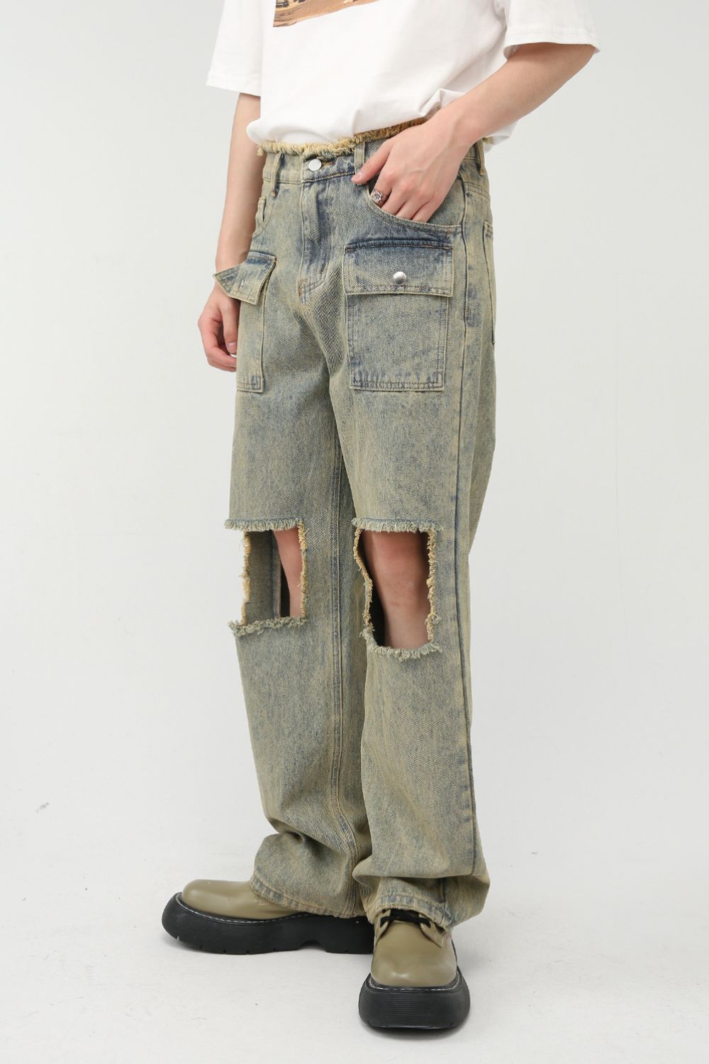Raw Hem Distressed Jeans for Stylish Everyday Wear