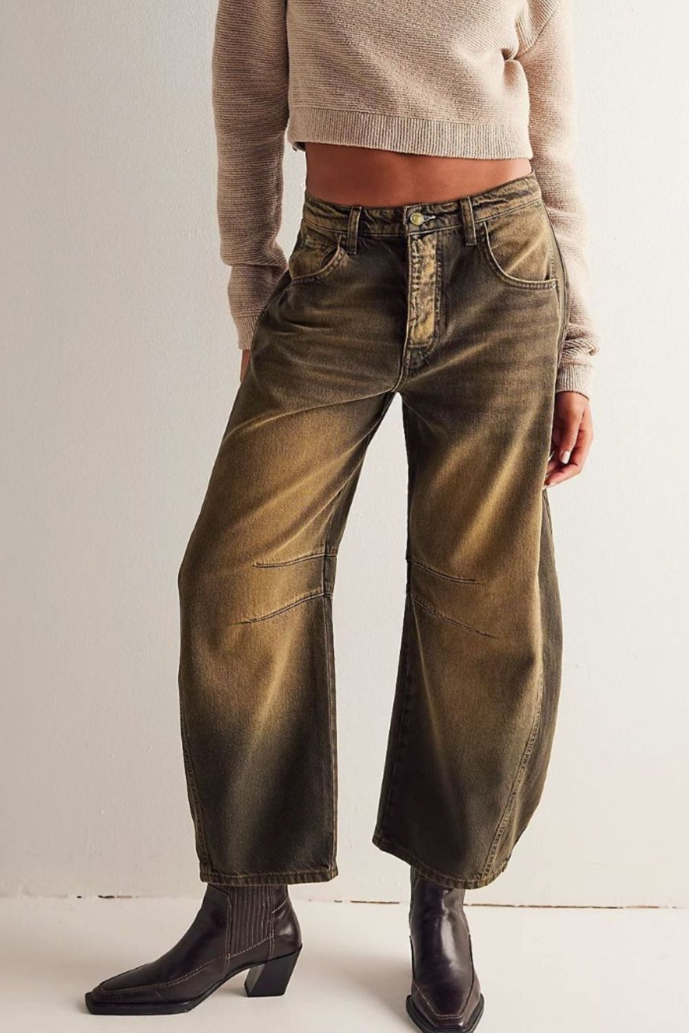 Chic High-Waisted Wide Leg Jeans with Convenient Pockets