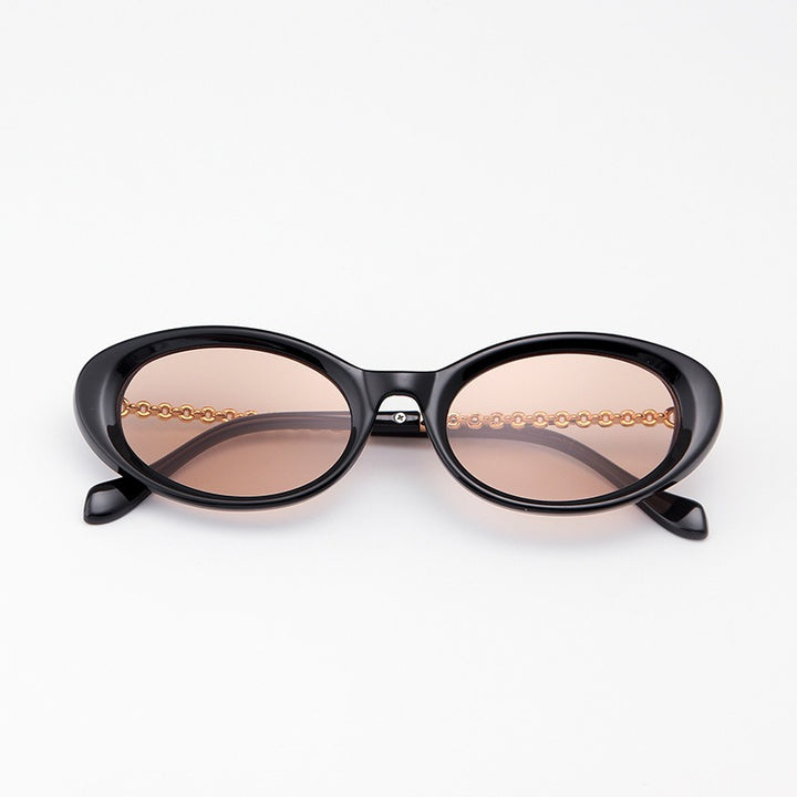 Chic Vintage-Inspired Sunglasses for Stylish Occasions