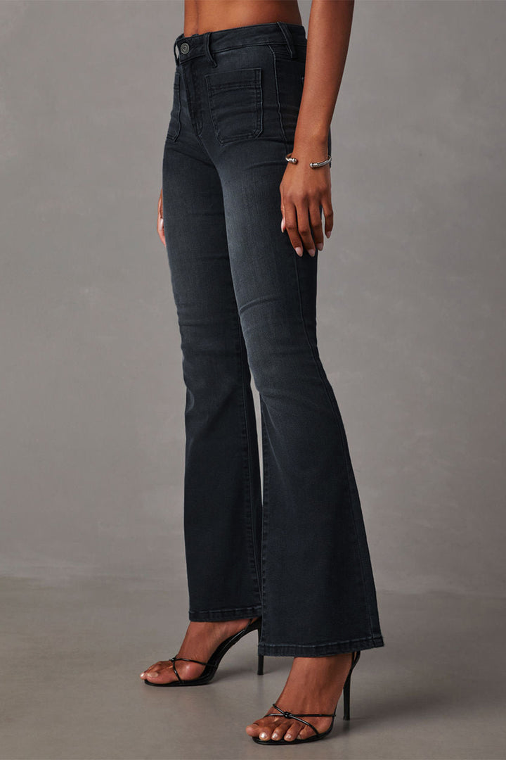 Chic Bootcut Jeans with Stylish Button Detail and Functional Pockets