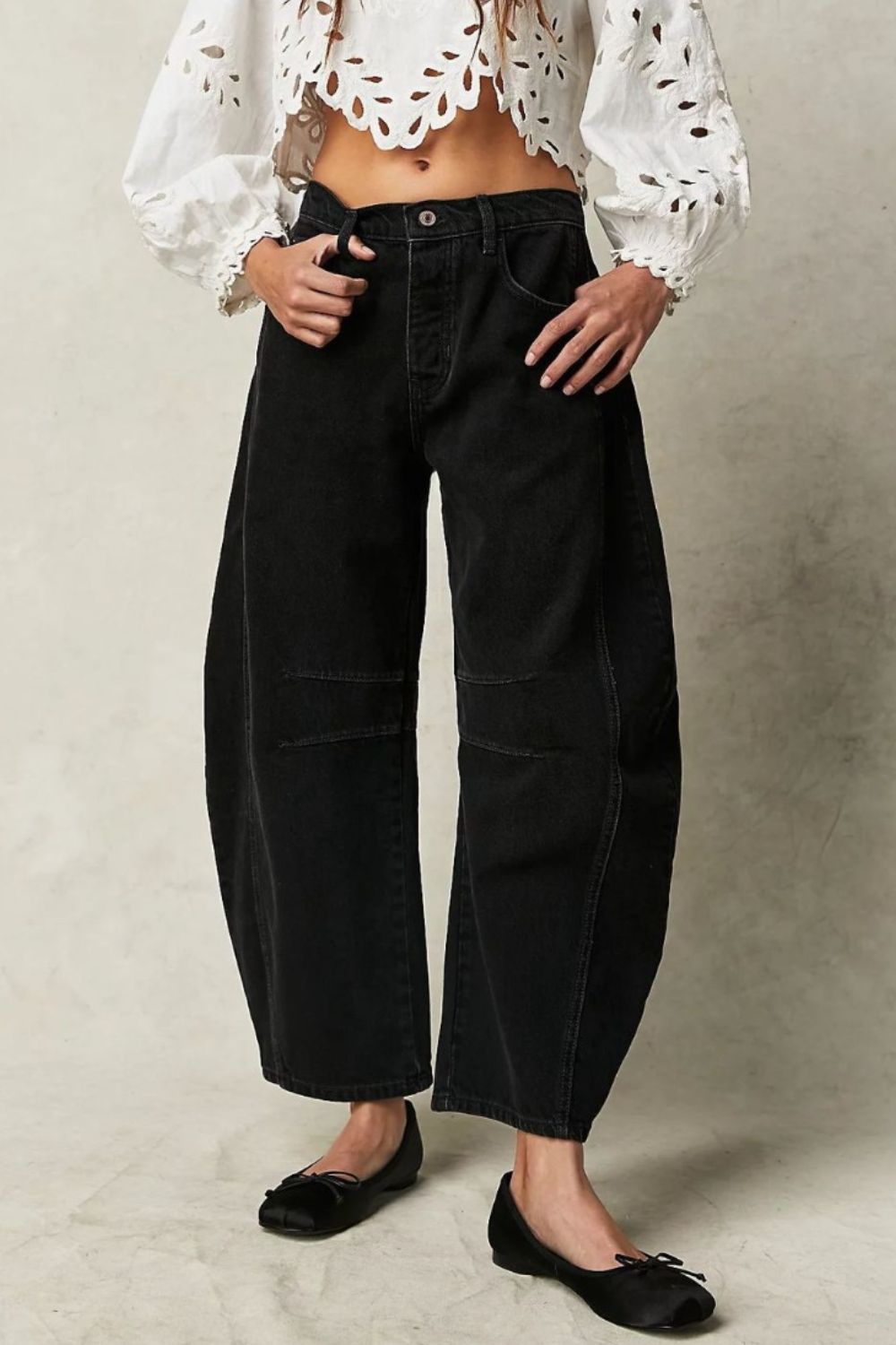 Chic High-Waisted Wide Leg Jeans with Convenient Pockets