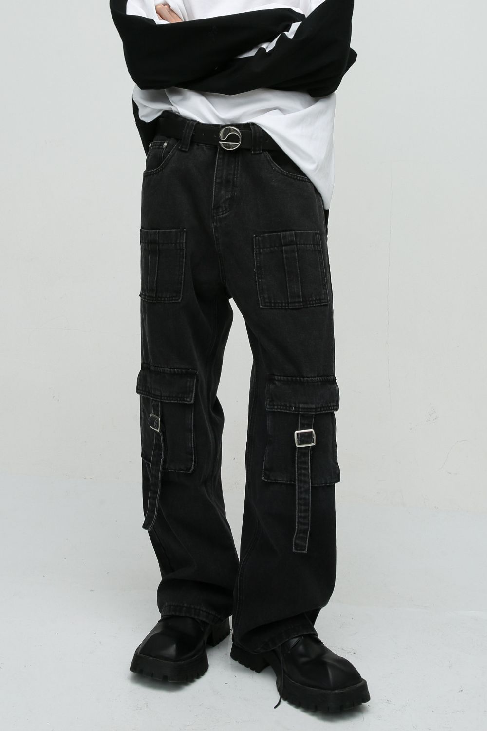 Mid Rise Men's Jeans with Cargo Pockets for Style