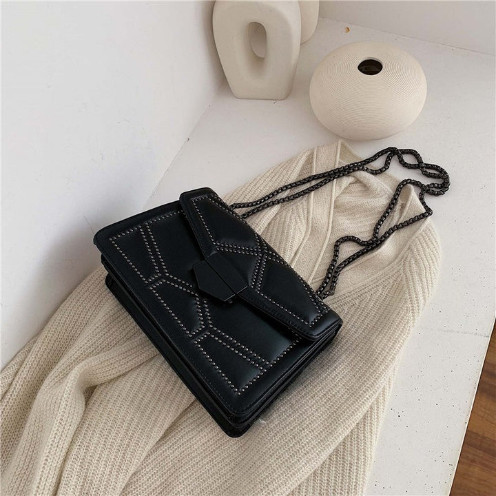 Fashionable and minimalist crossbody bag, rivet single shoulder chain small square bag