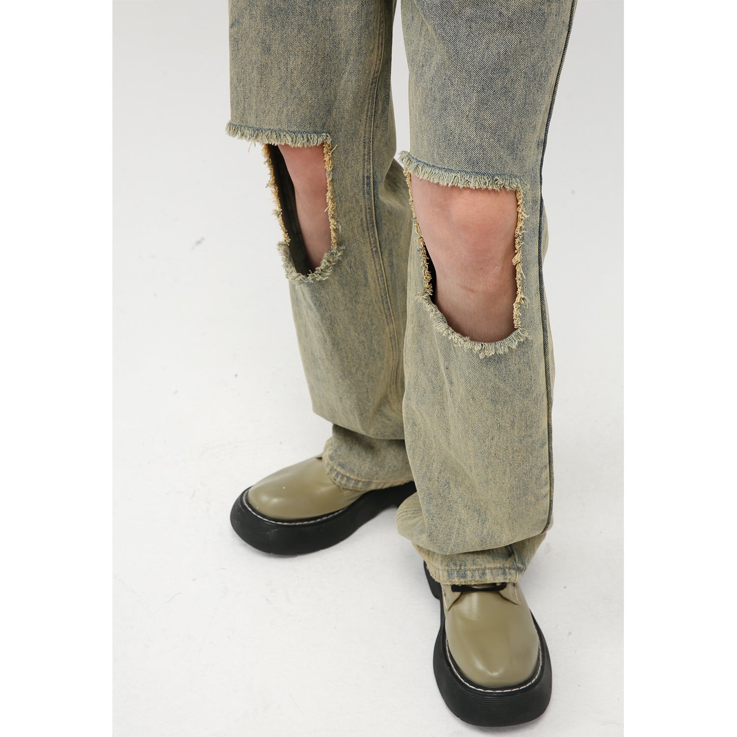 Raw Hem Distressed Jeans for Stylish Everyday Wear