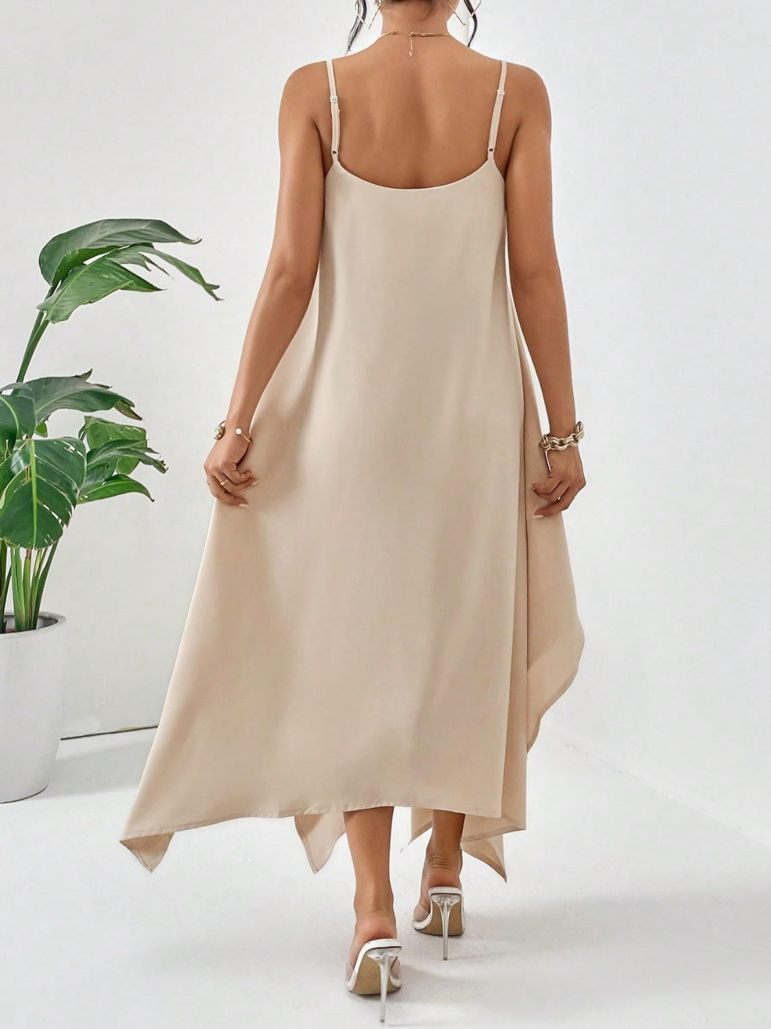 Sophisticated Scoop Neck Midi Dress for Effortless Elegance