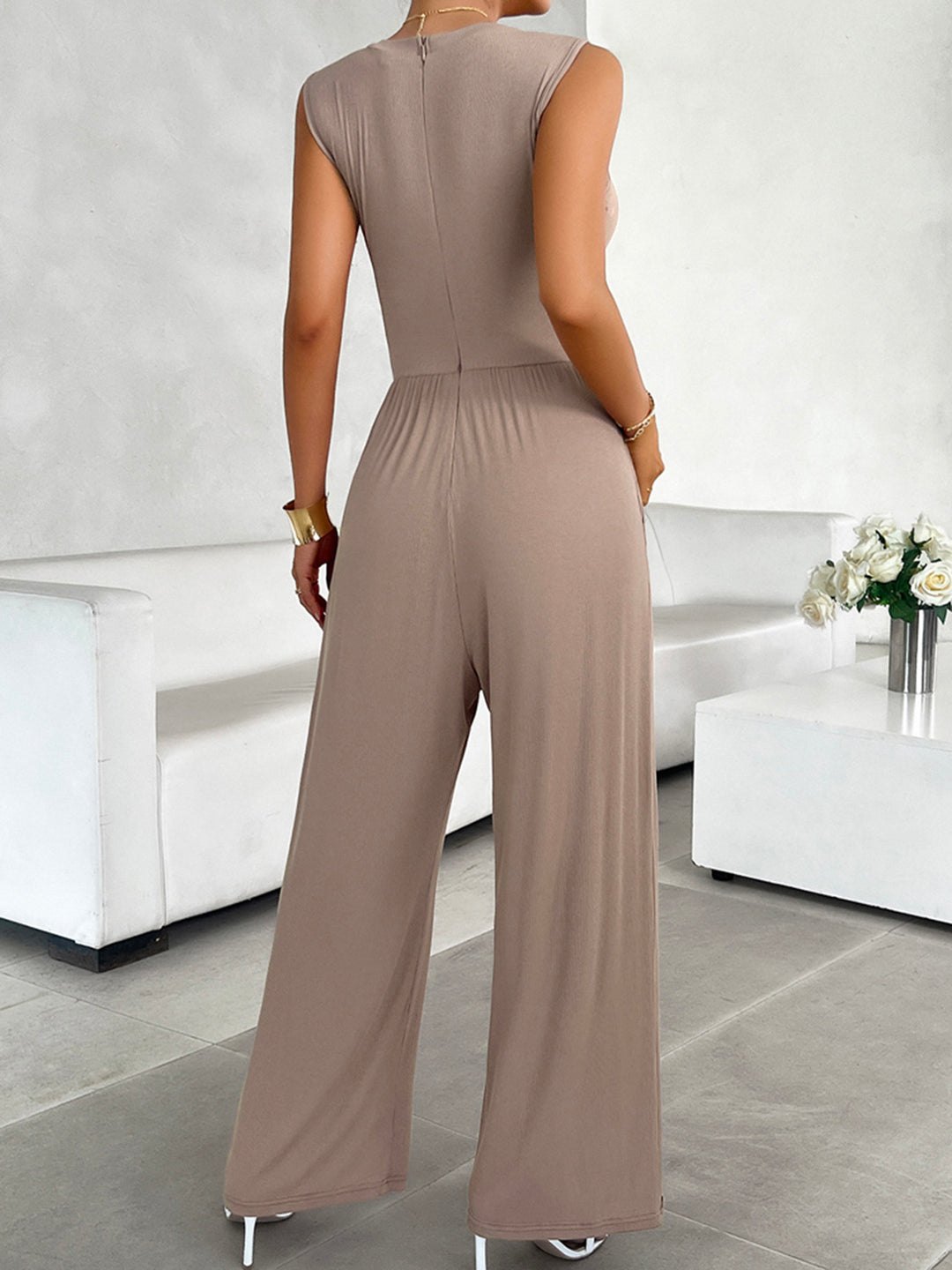 Elegant Sleeveless Wide-Leg Jumpsuit with Functional Pockets