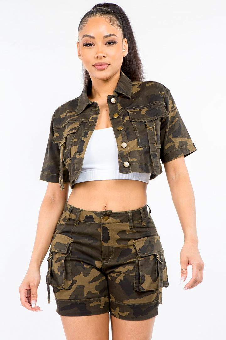 Chic Camouflage Cropped Short Sleeve Jacket for Fashion-Forward Looks