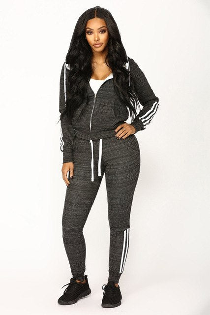 Women's 2-Piece Tracksuit Set - Stylish Crop Hoodie and Comfortable Pants for Casual Wear