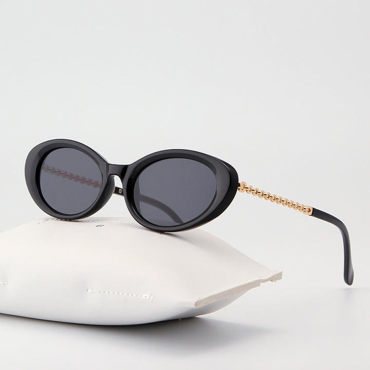 Chic Vintage-Inspired Sunglasses for Stylish Occasions