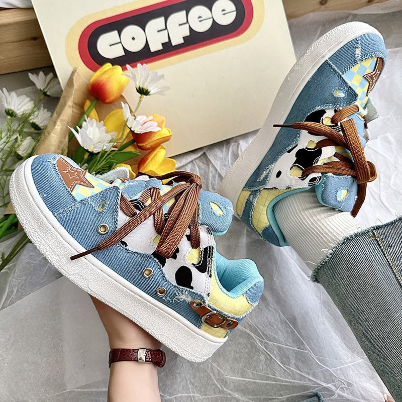 Retro Hand-Painted Denim Canvas Skateboard Shoes with Cow Pattern for Men and Women