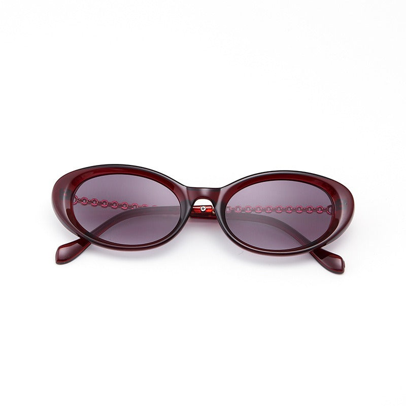 Chic Vintage-Inspired Sunglasses for Stylish Occasions