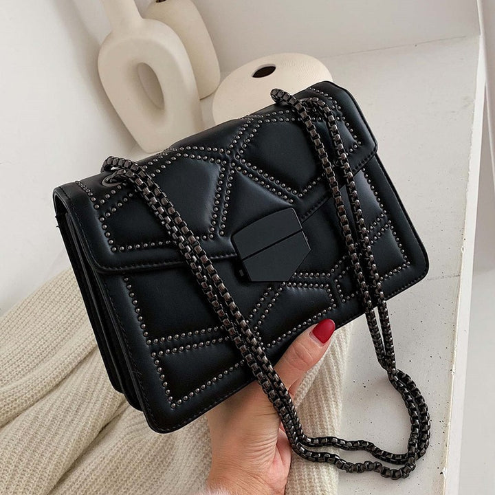 Fashionable and minimalist crossbody bag, rivet single shoulder chain small square bag