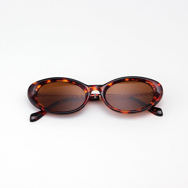 Chic Vintage-Inspired Sunglasses for Stylish Occasions